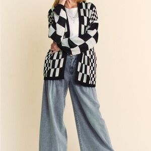 DAVI & DANI Black and White Checkered Cardigan Size Small